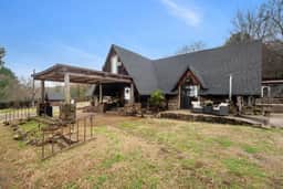 Spring Hill Farm Cabins - Image 2