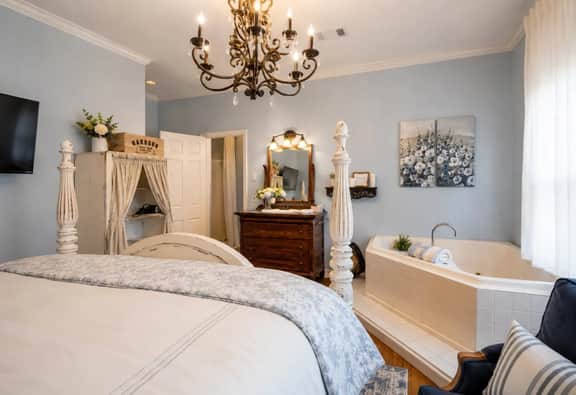 Relax in Luxury at The Beland’s Blue Jay Suite Retreat-Huge tub! - Image 2