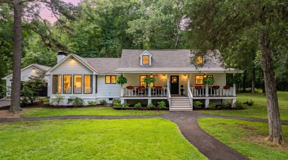 Creekside Farmhouse Retreat - Image 1