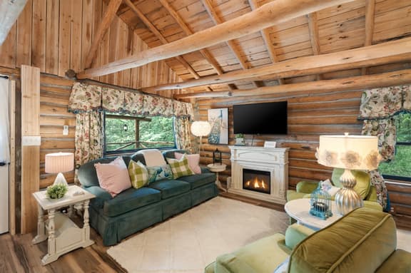 Spring Hill Farm - The Pampered Peacock - Image 1